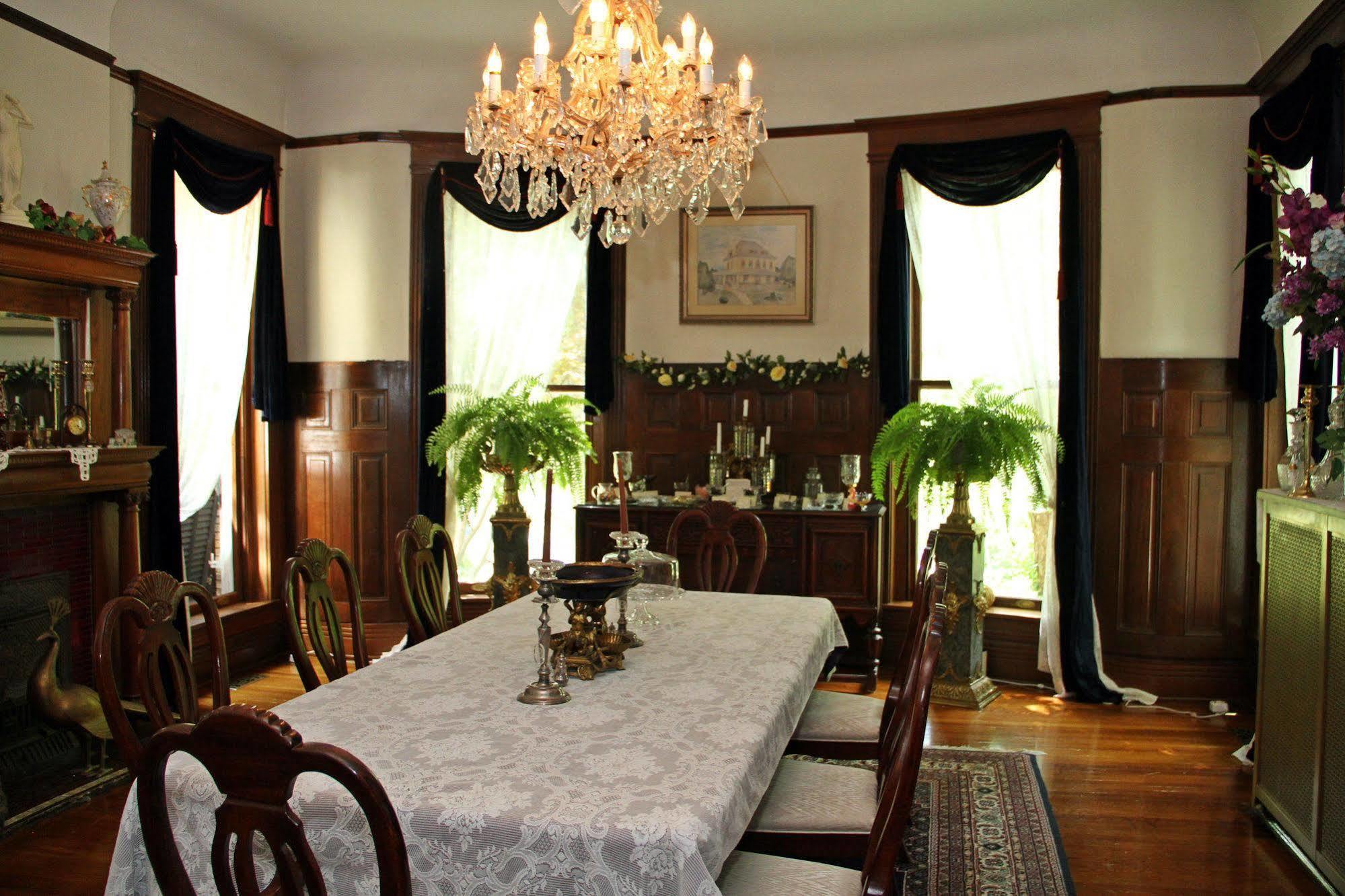 Beall Mansion An Elegant Bed & Breakfast Inn 奥尔顿 外观 照片